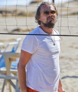 leonardo-dicaprio-beach-volley-funny